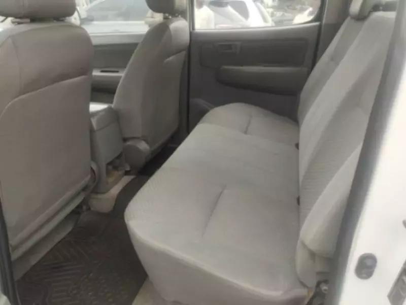 Toyota Hilux    - 2010
