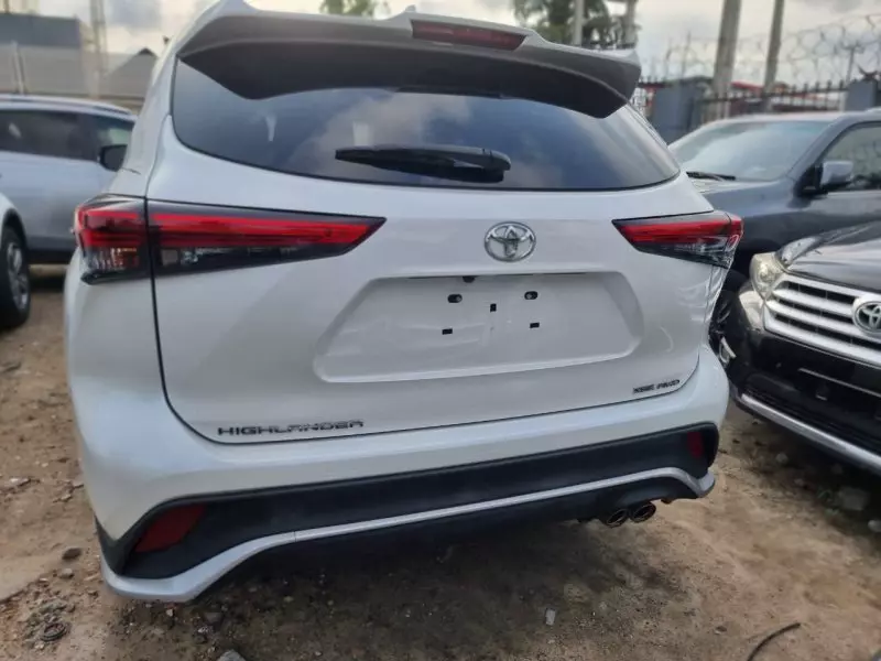 Toyota Highlander   - 2021
