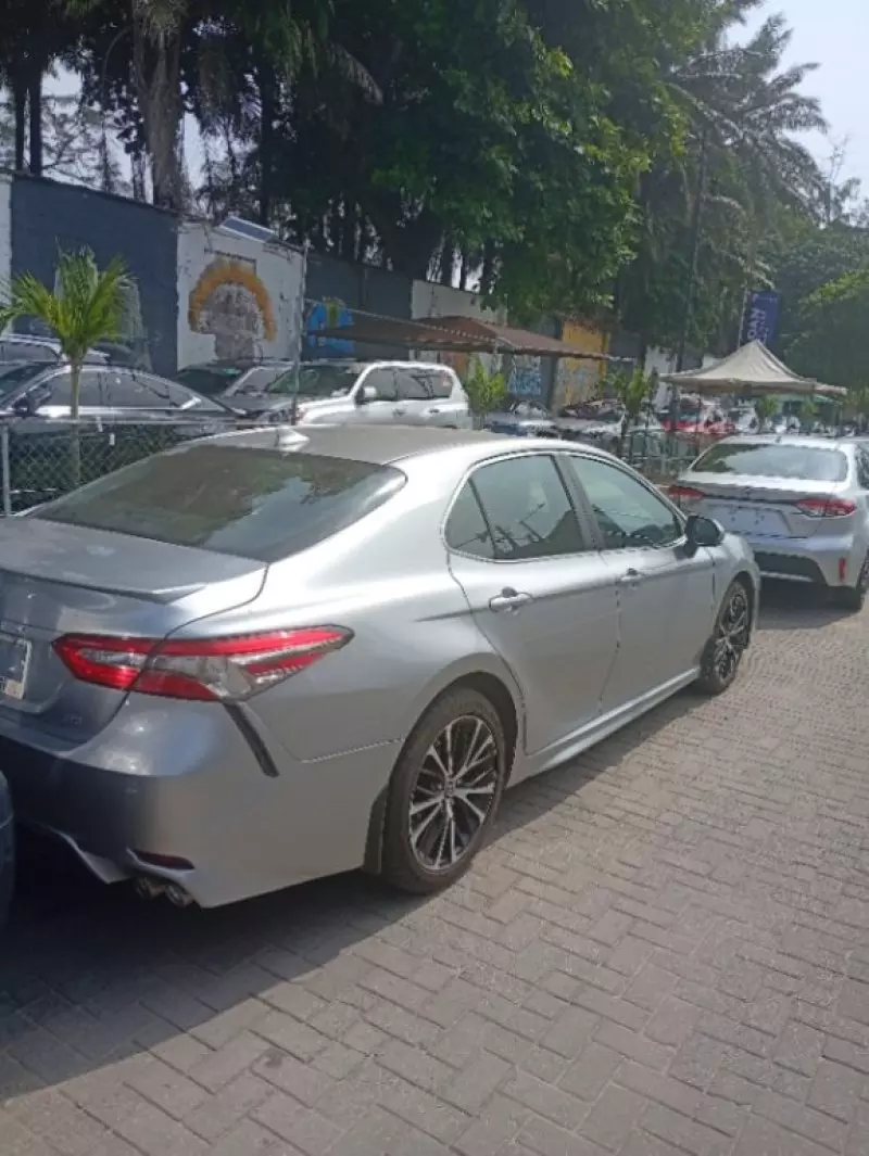 Toyota Camry   - 2018