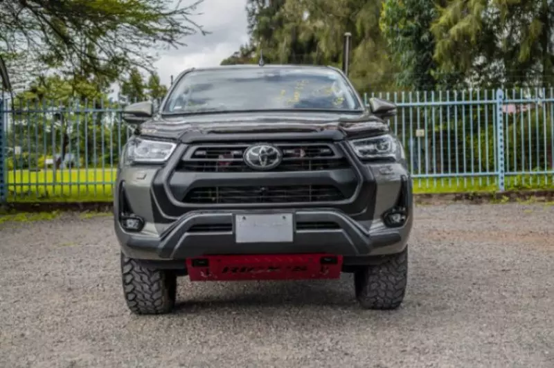 Toyota Hilux   - 2021
