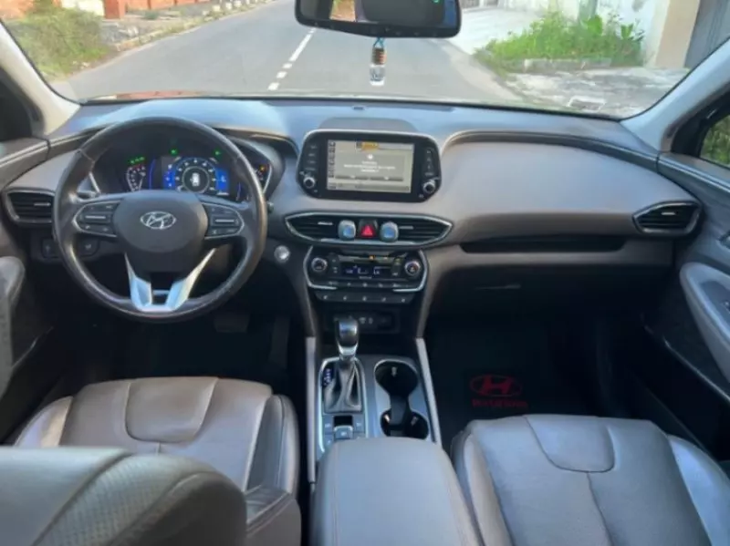 Hyundai Santa Fe   - 2020