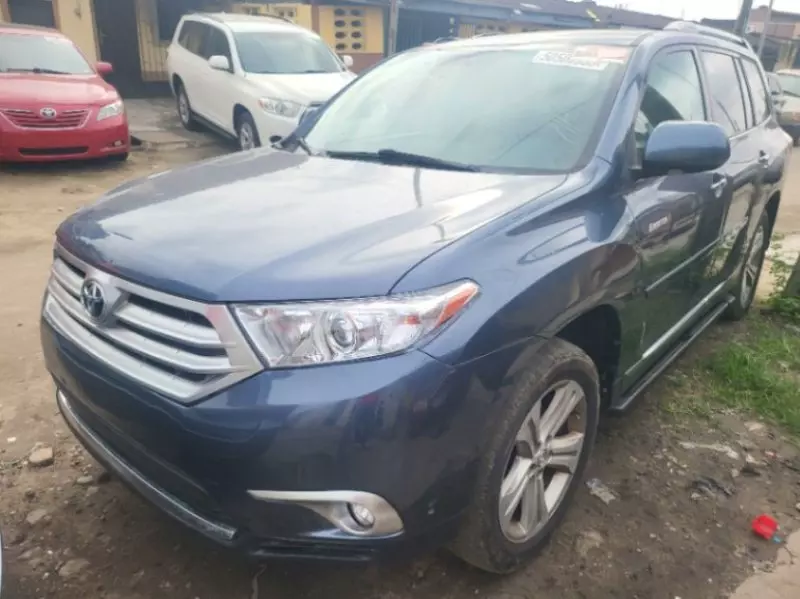 Toyota Highlander   - 2013