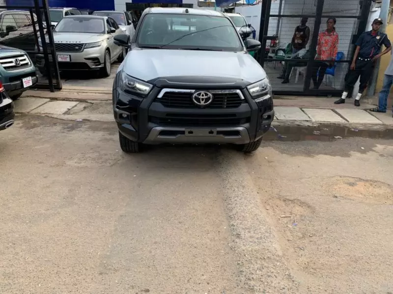 Toyota Hilux   - 2024