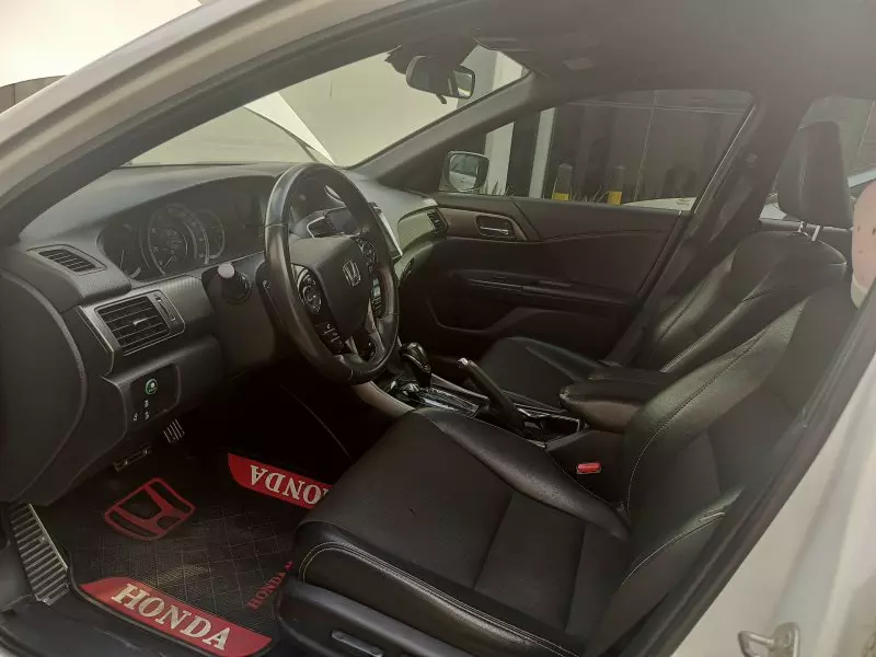 Honda Accord   - 2017