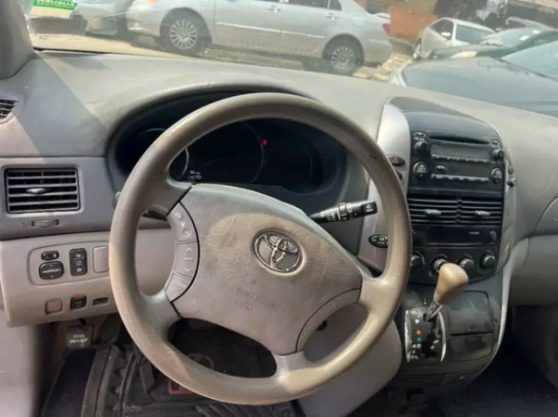 Toyota Sienna   - 2007