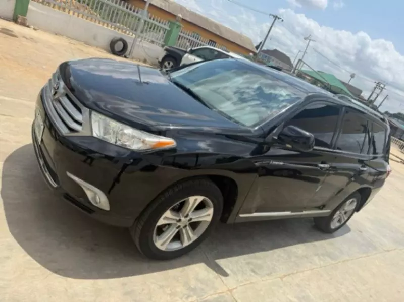 Toyota Highlander   - 2012