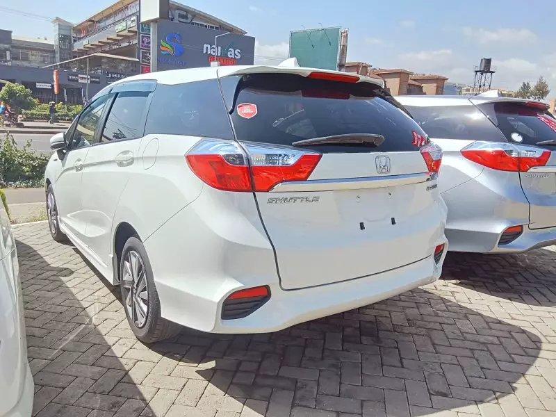 Honda Fit shuttle hybrid   - 2017