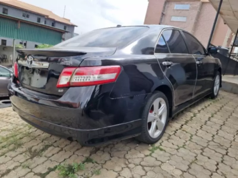 Toyota Camry   - 2011