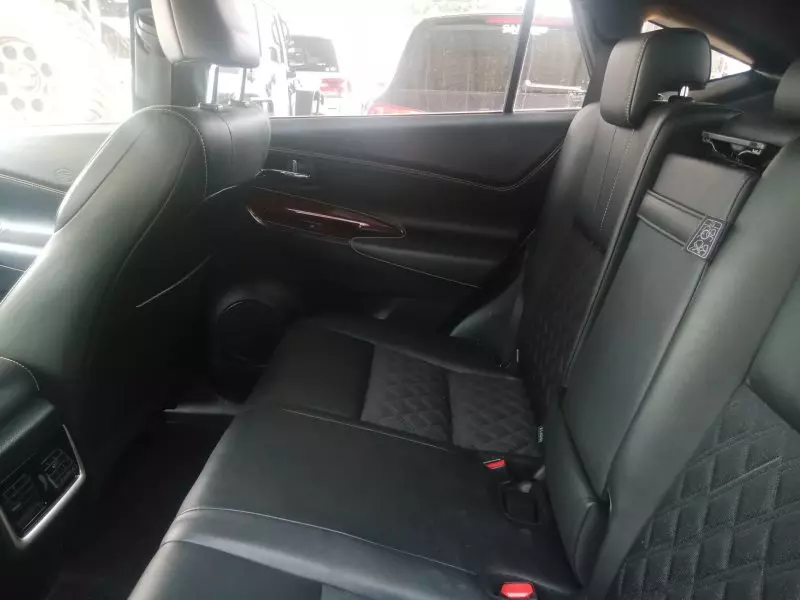 Toyota Harrier   - 2016