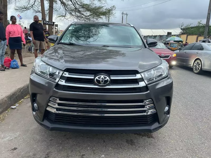 Toyota Highlander   - 2016