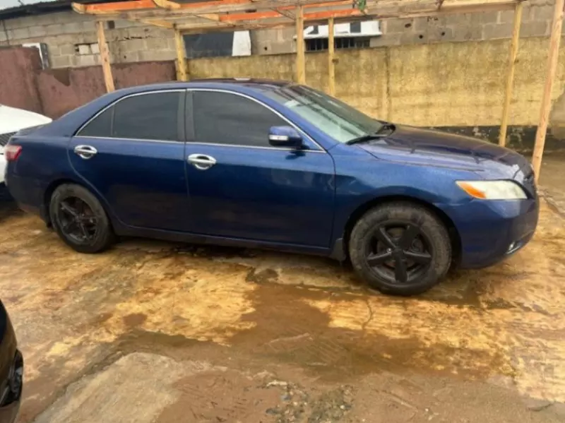 Toyota Camry   - 2009