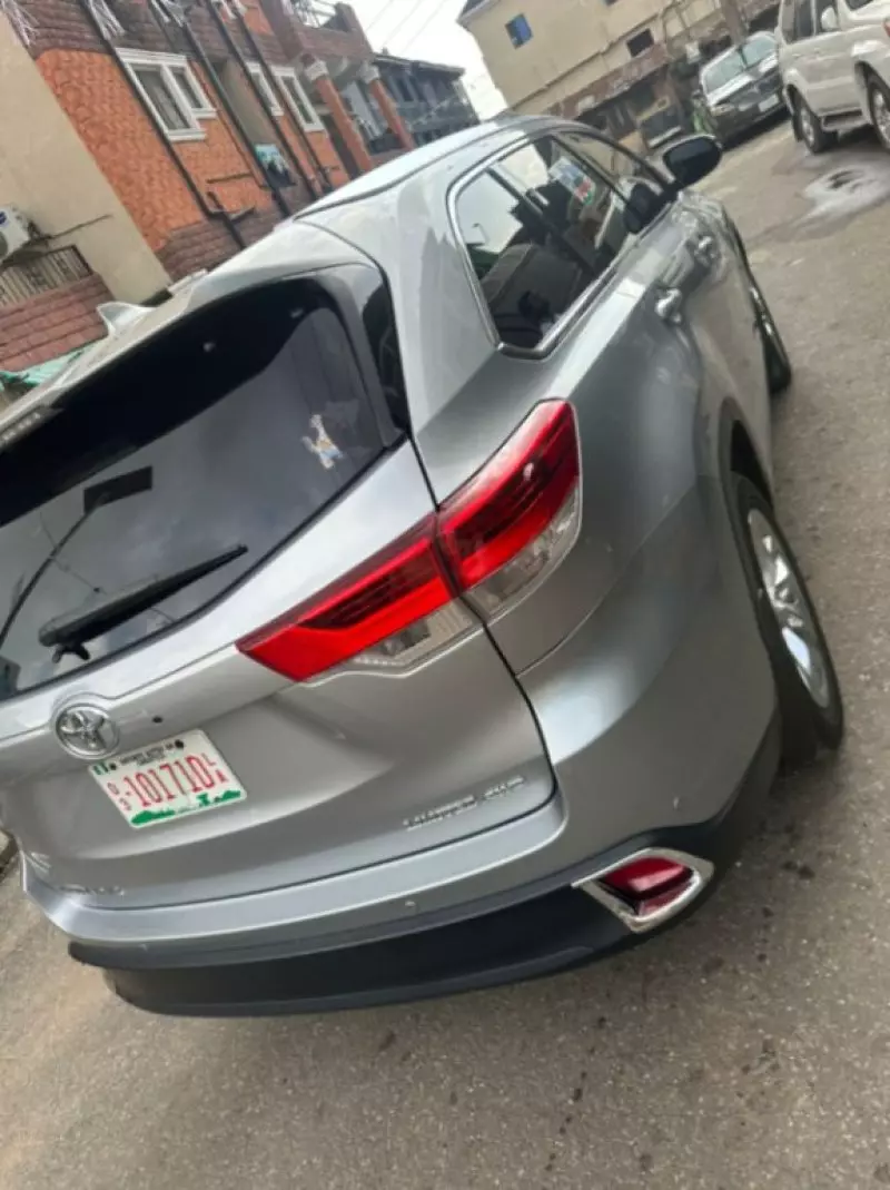 Toyota Highlander   - 2015