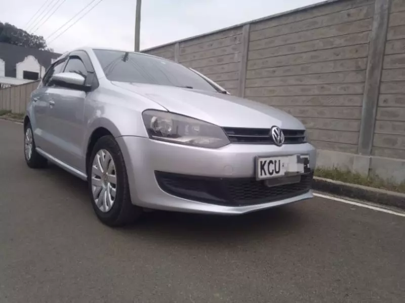 VOLKSWAGEN polo sedadan trend  ba ess   - 2012