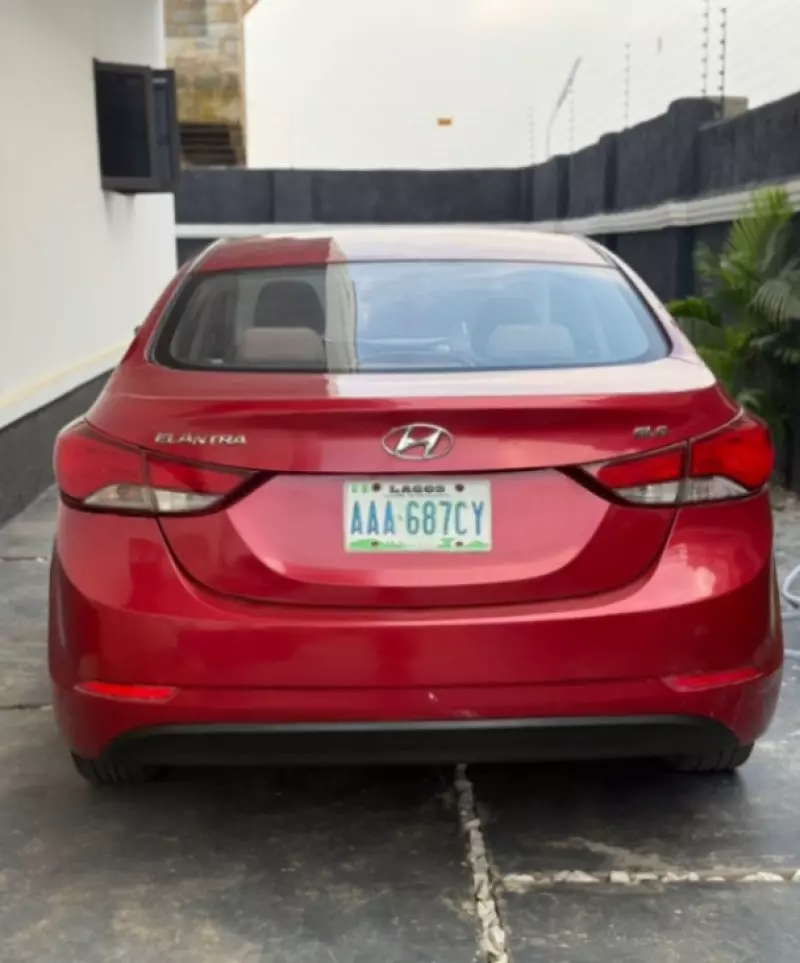 Hyundai Elantra   - 2013