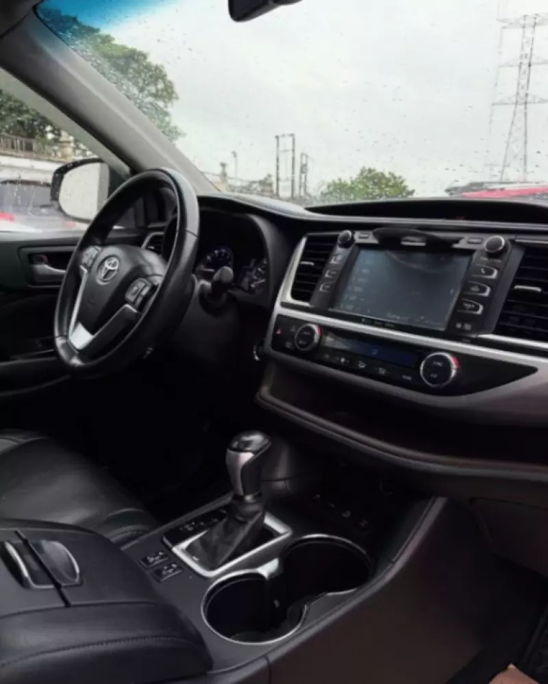 Toyota Highlander   - 2016