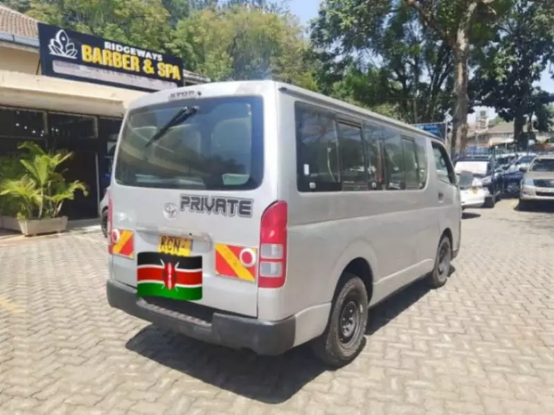 Toyota Hiace   - 2011