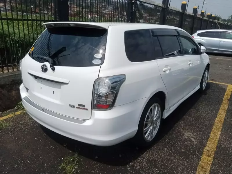 Toyota Fielder    - 2012