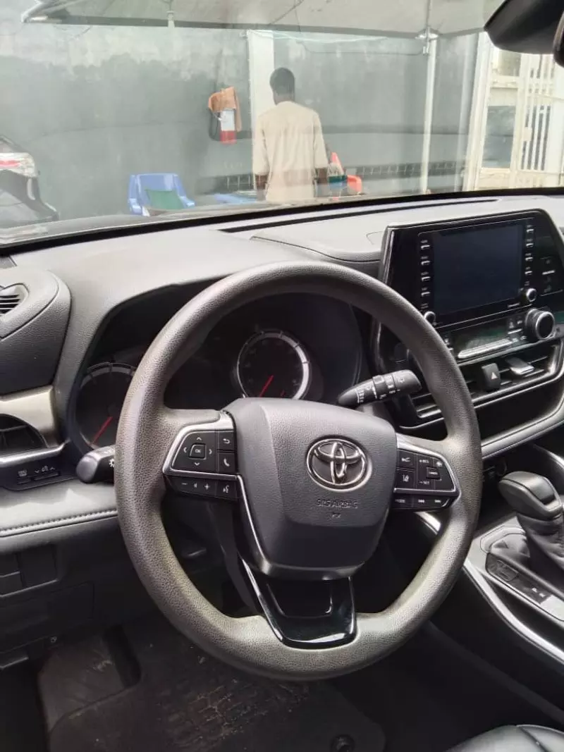 Toyota Highlander   - 2020