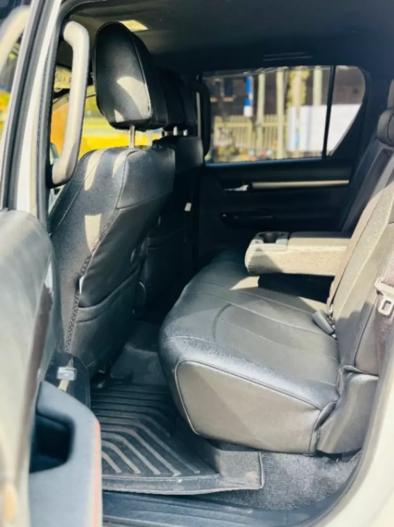 Toyota Hilux    - 2022