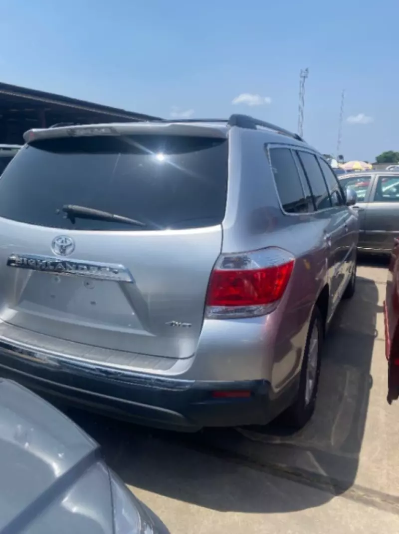 Toyota Highlander   - 2011