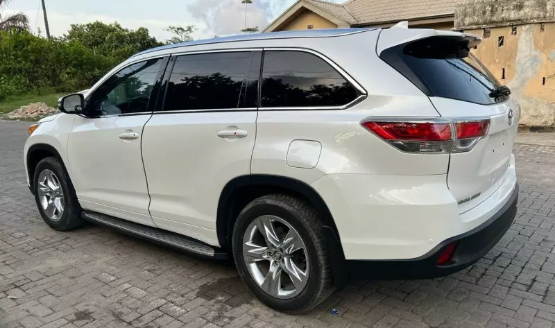 Toyota Highlander   - 2016