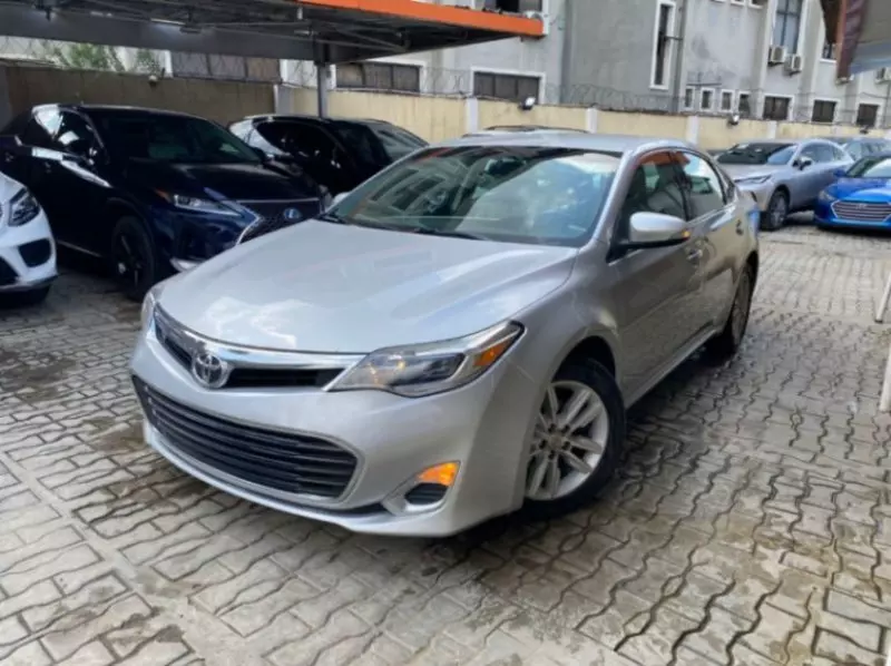 Toyota Avalon   - 2013