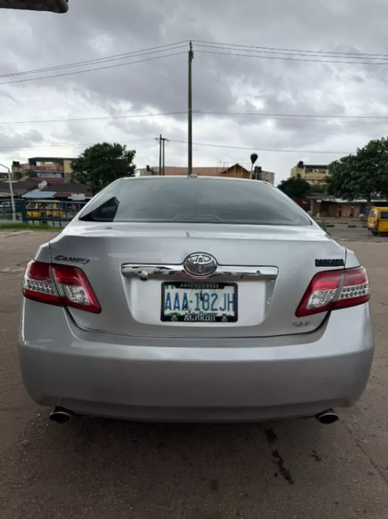 Toyota Camry   - 2010