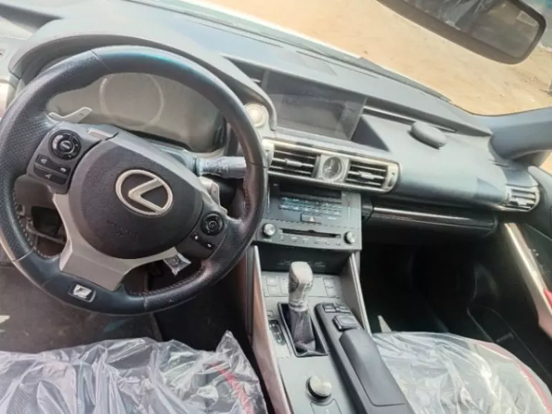 Lexus IS   - 2015