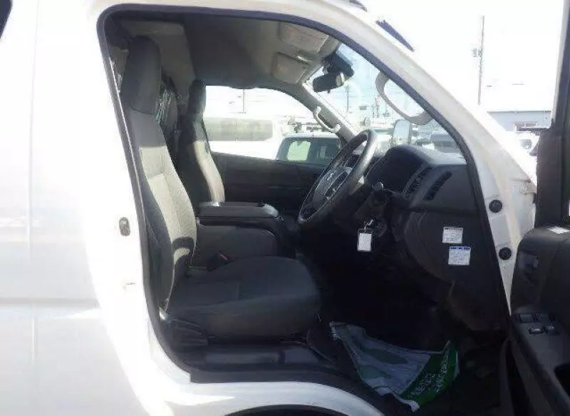 Toyota Hiace   - 2019