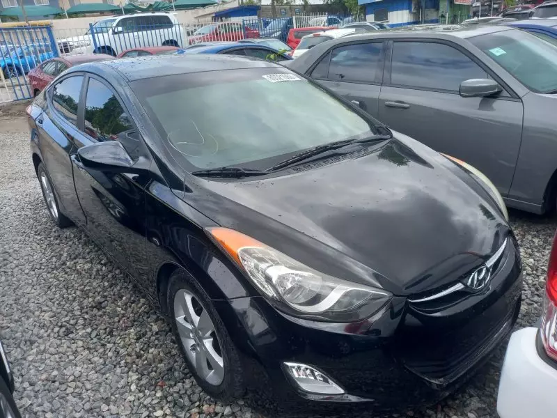 Hyundai Elantra   - 2012