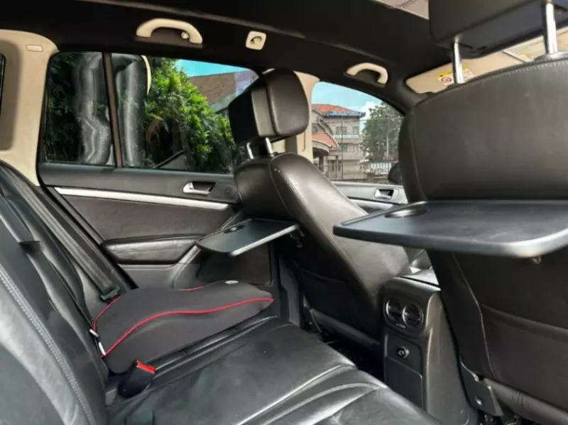 Volkswagen Tiguan   - 2016