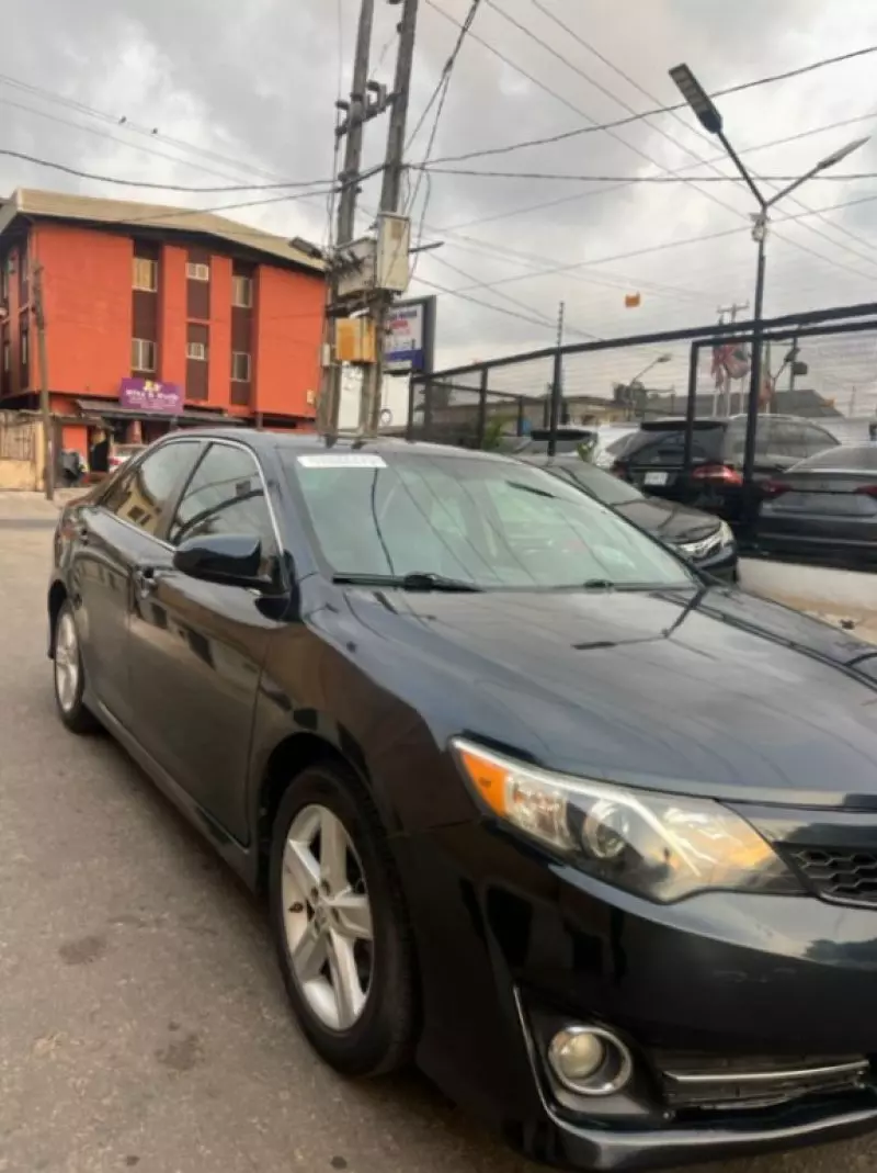 Toyota Camry   - 2013