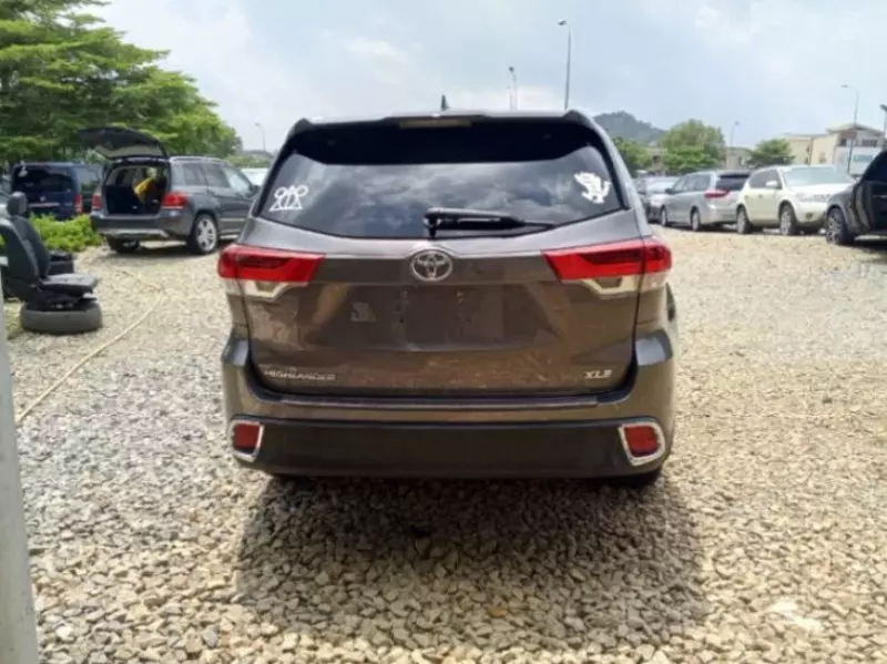 Toyota Highlander   - 2017