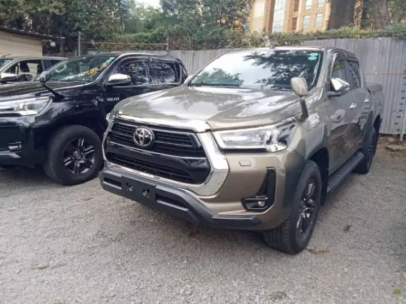 Toyota Hilux    - 2021