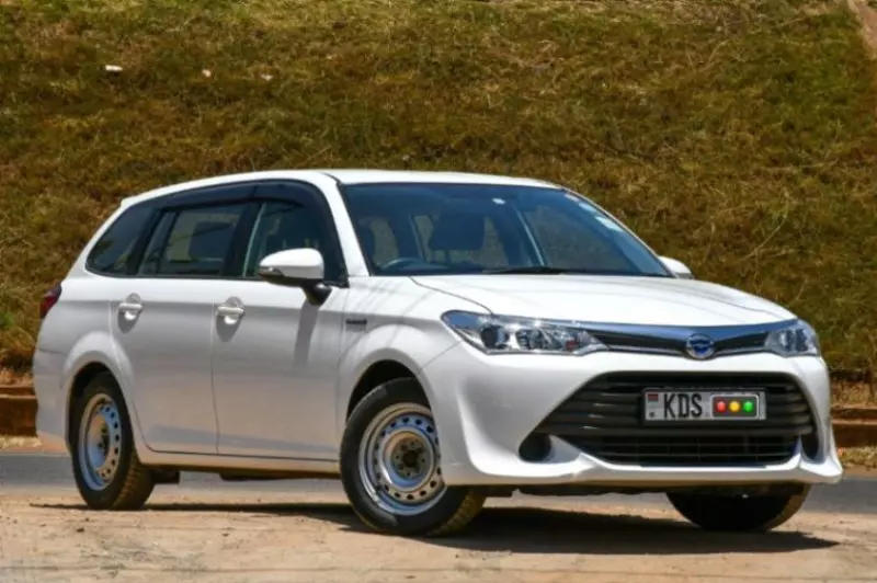 Toyota Fielder hybrid    - 2017