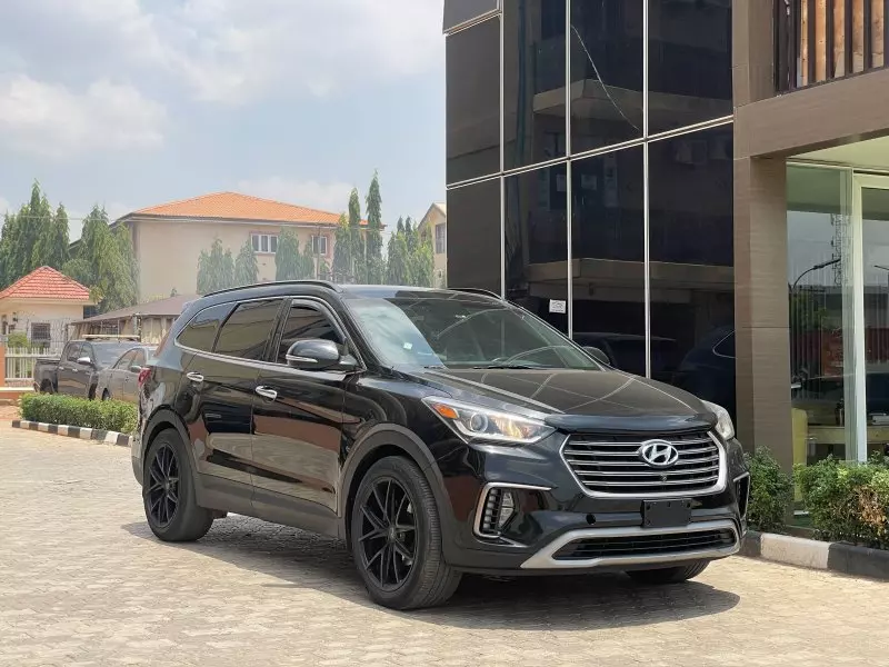 Hyundai Santa FE   - 2017