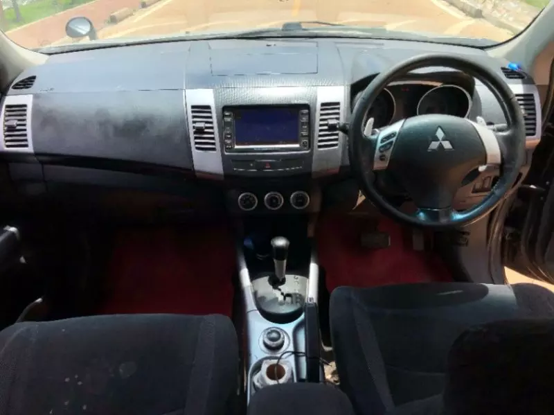 Mitsubishi OUTLANDER   - 2005