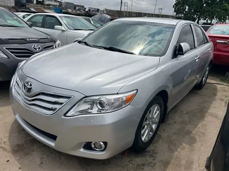 Toyota Camry   - 2011