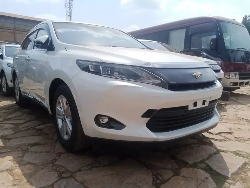 Toyota Harrier   - 2016