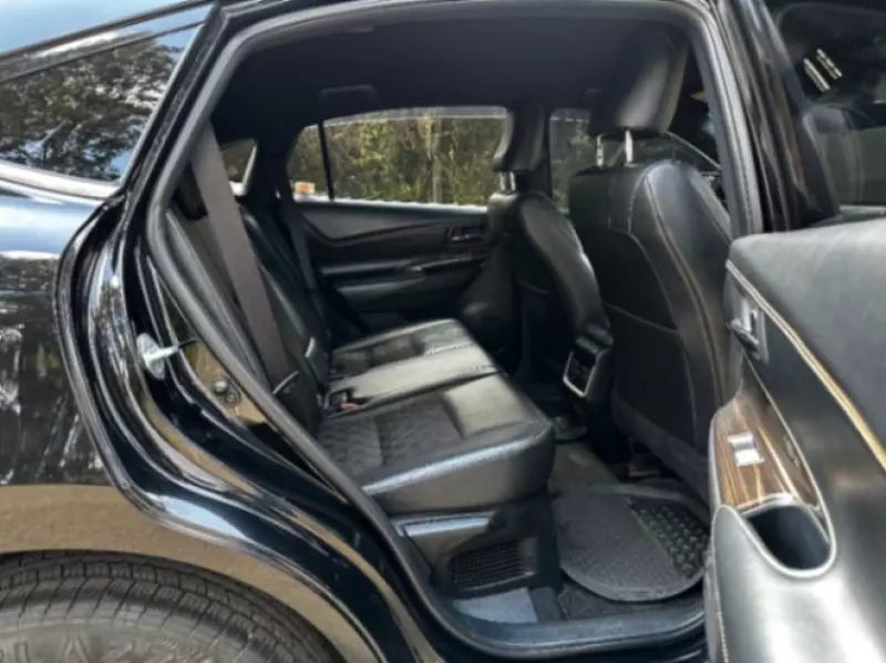 Toyota Harrier   - 2017