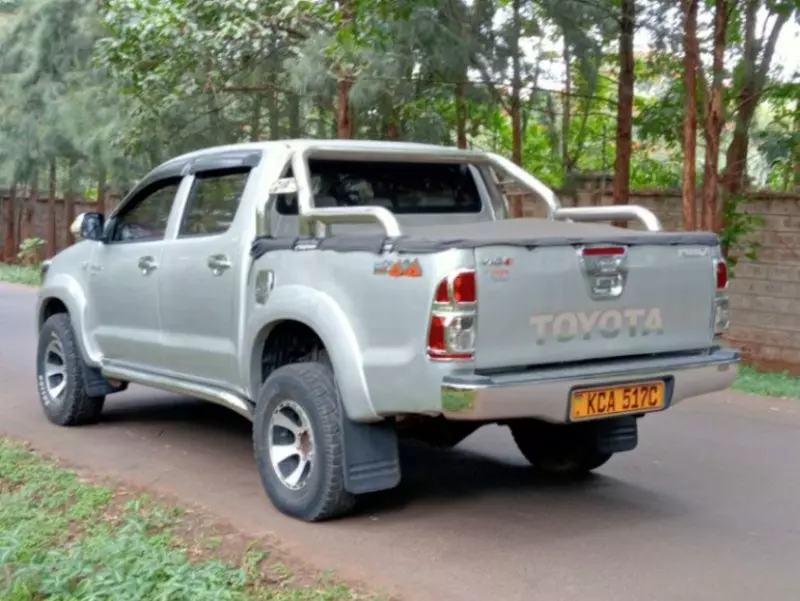 Toyota Hilux    - 2007