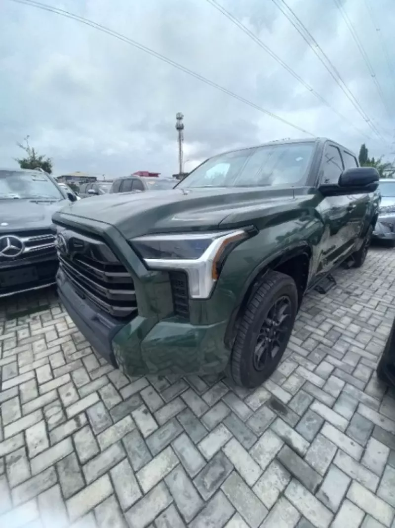 Toyota Tundra   - 2022