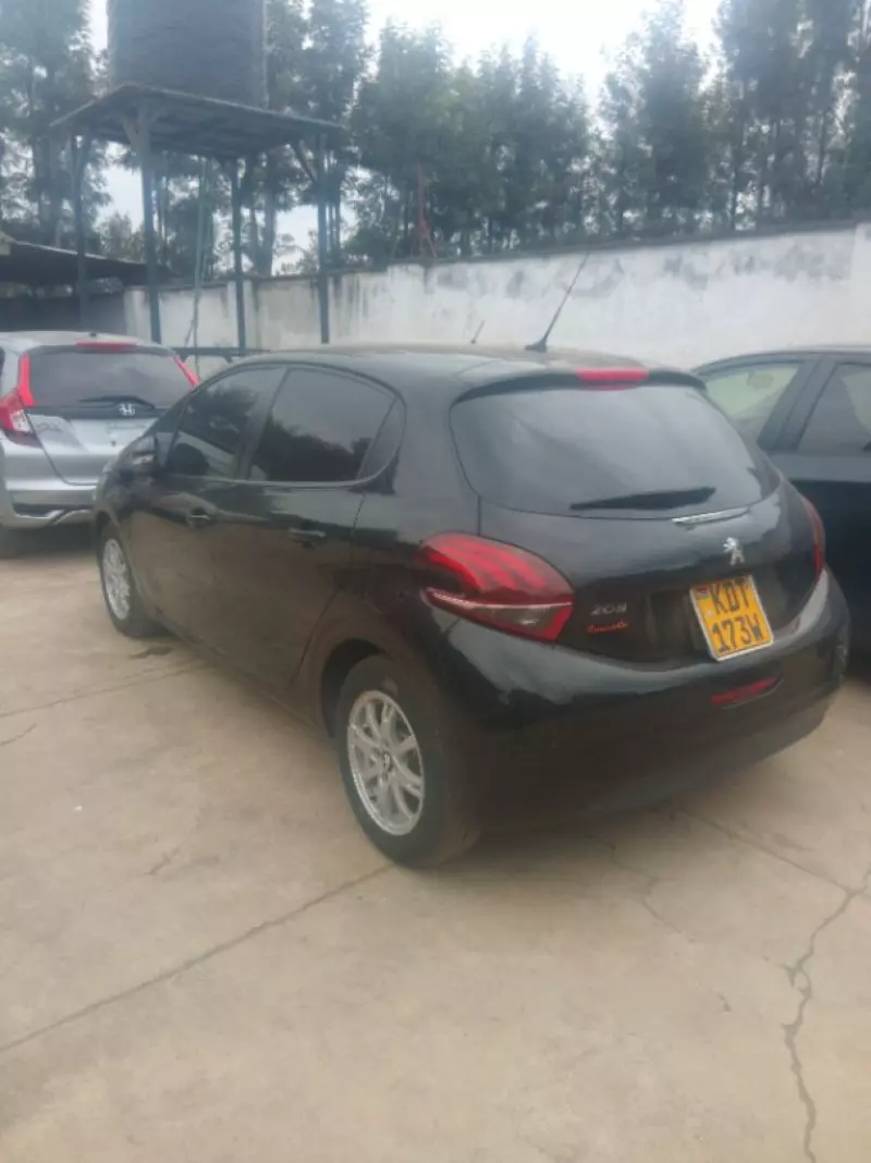 Peugeot 208   - 2018