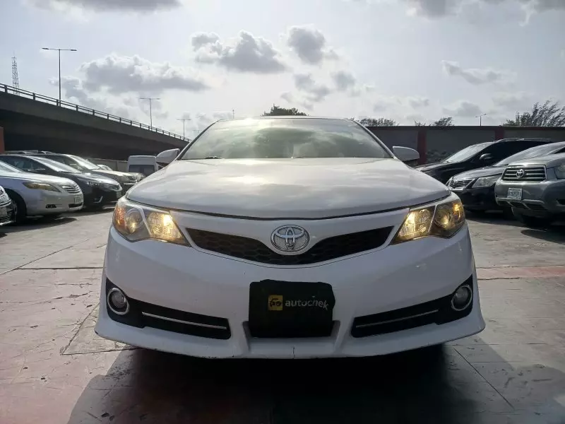 Toyota camry   - 2012