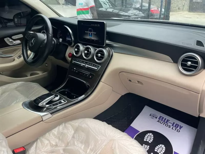 Mercedes-Benz GLC 300   - 2016