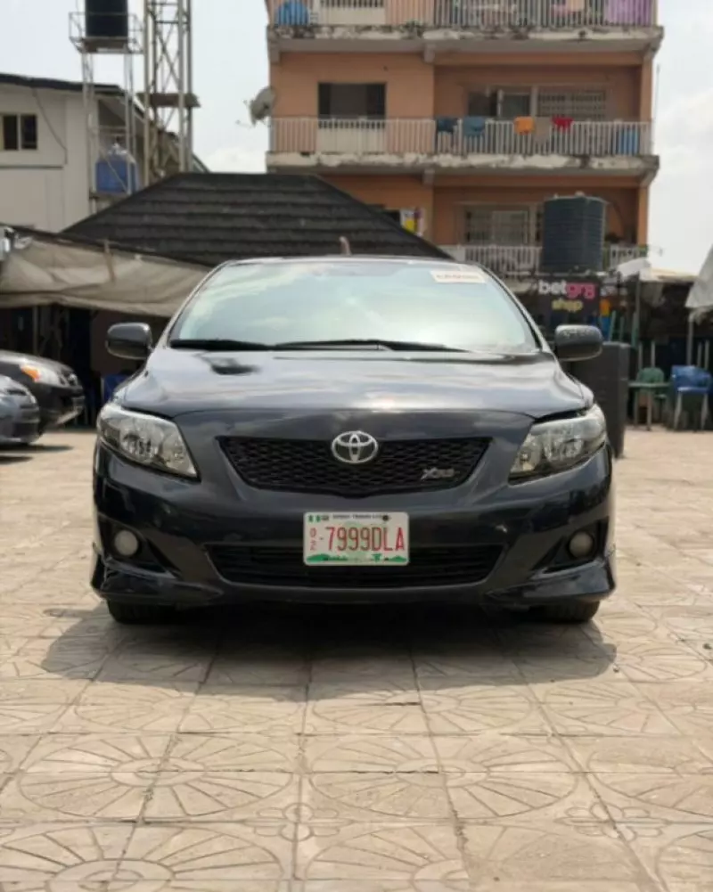 Toyota Corolla   - 2010