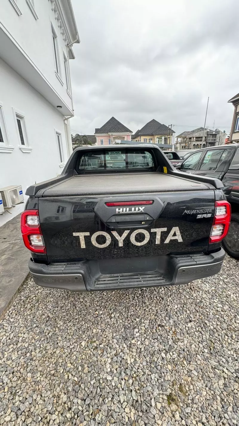 Toyota Hilux   - 2023