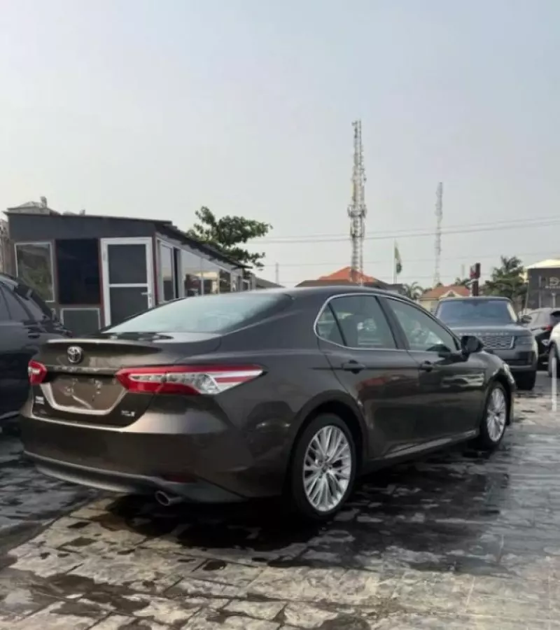 Toyota Camry   - 2018