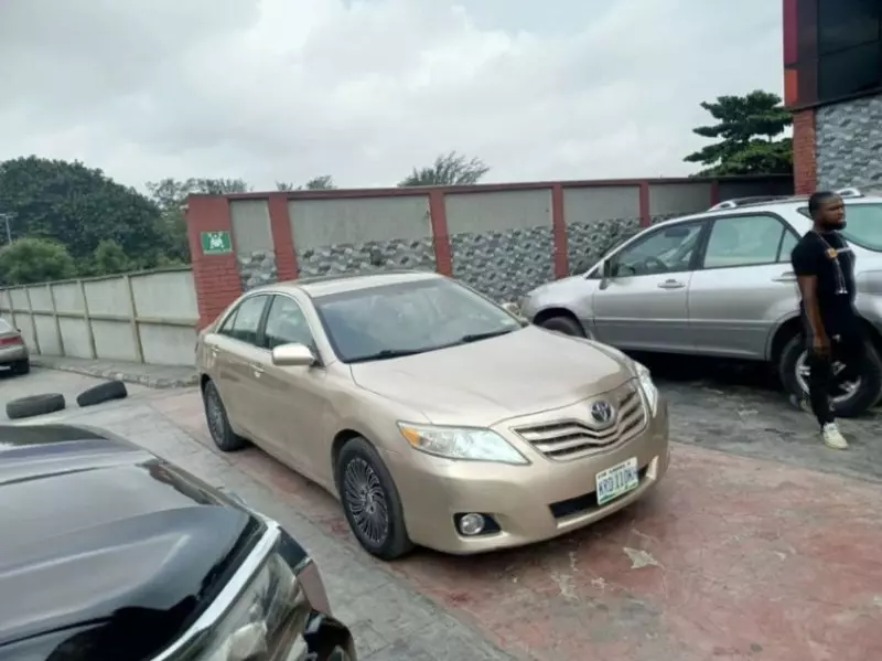 Toyota Camry - 2011
