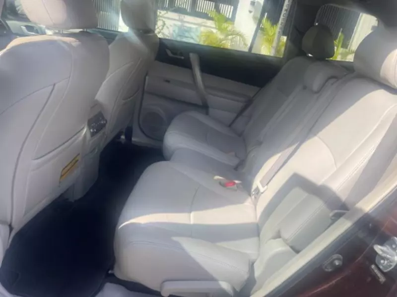 Toyota Highlander   - 2013